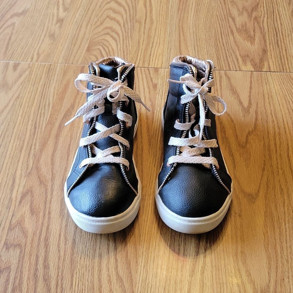 Wonder Nation.  sneakers size 6 color black and gold